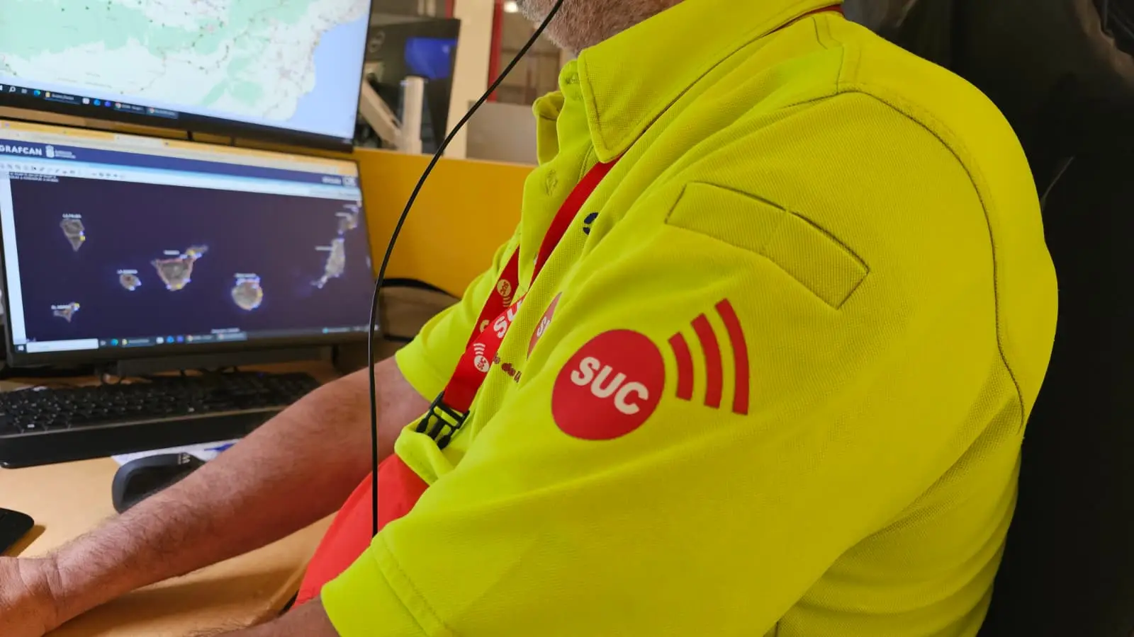 Badegäste retten 45-Jährigen am Strand von Corralejo Ein Mitarbeiter der kanarischen Notrufzentrale 112 koordiniert einen Rettungseinsatz.