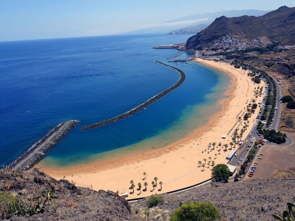 Nach „Schwarzer Flagge“: Santa Cruz kontert Vorwürfe Beruhigung für Urlauber: Kontinuierliche Kontrollen garantieren sicheres Baden am Strand auf Teneriffa