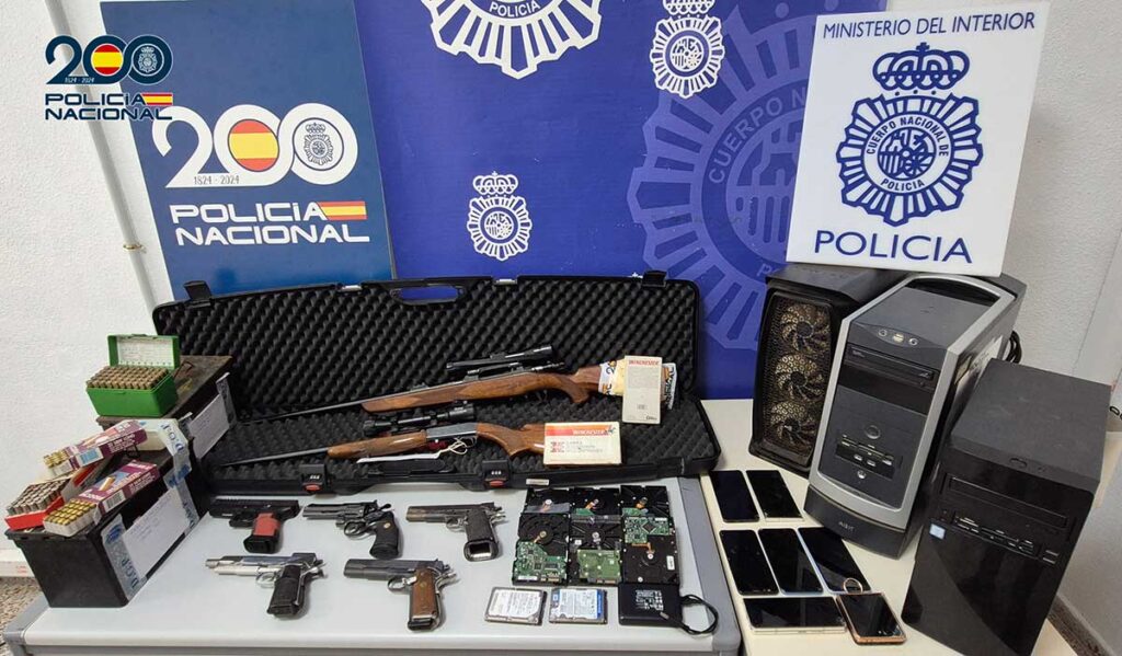 Razzia auf Teneriffa: Polizei hebt Waffenlager aus Razzia auf Teneriffa: Polizei hebt Waffenlager aus