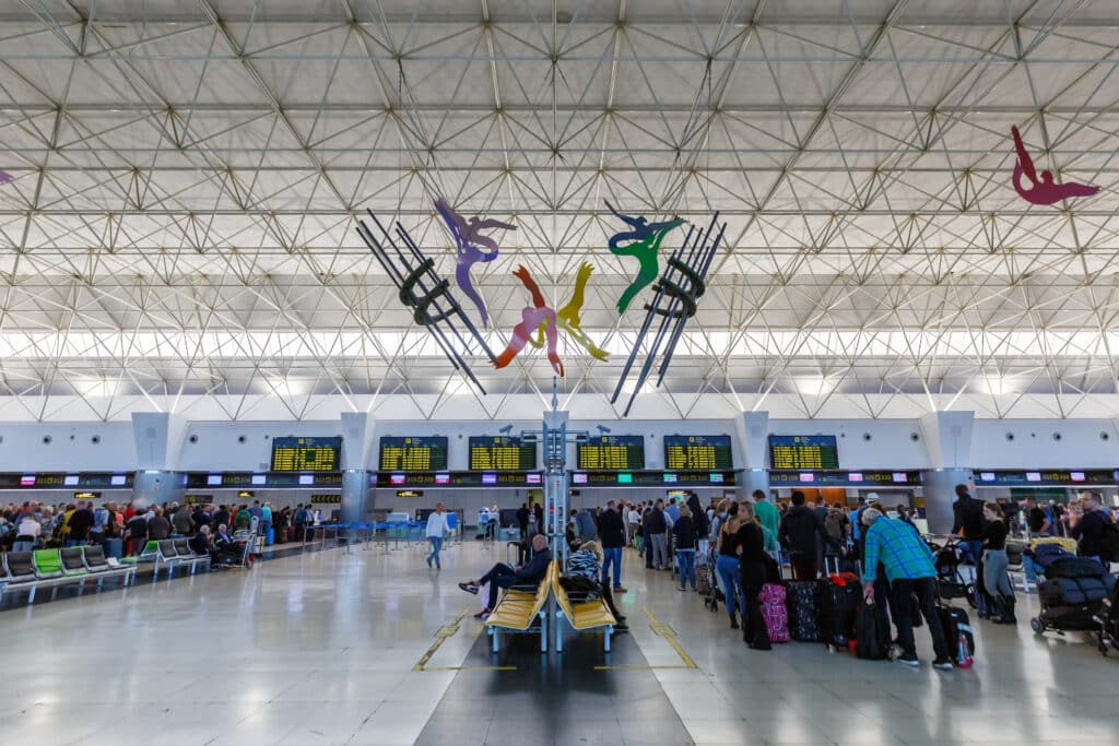 Flughafen Gran Canaria: 8 Kilo Marihuana im Koffer entdeckt Das Terminal am Flughafen Gran Canaria (LPA) für europäische Flüge