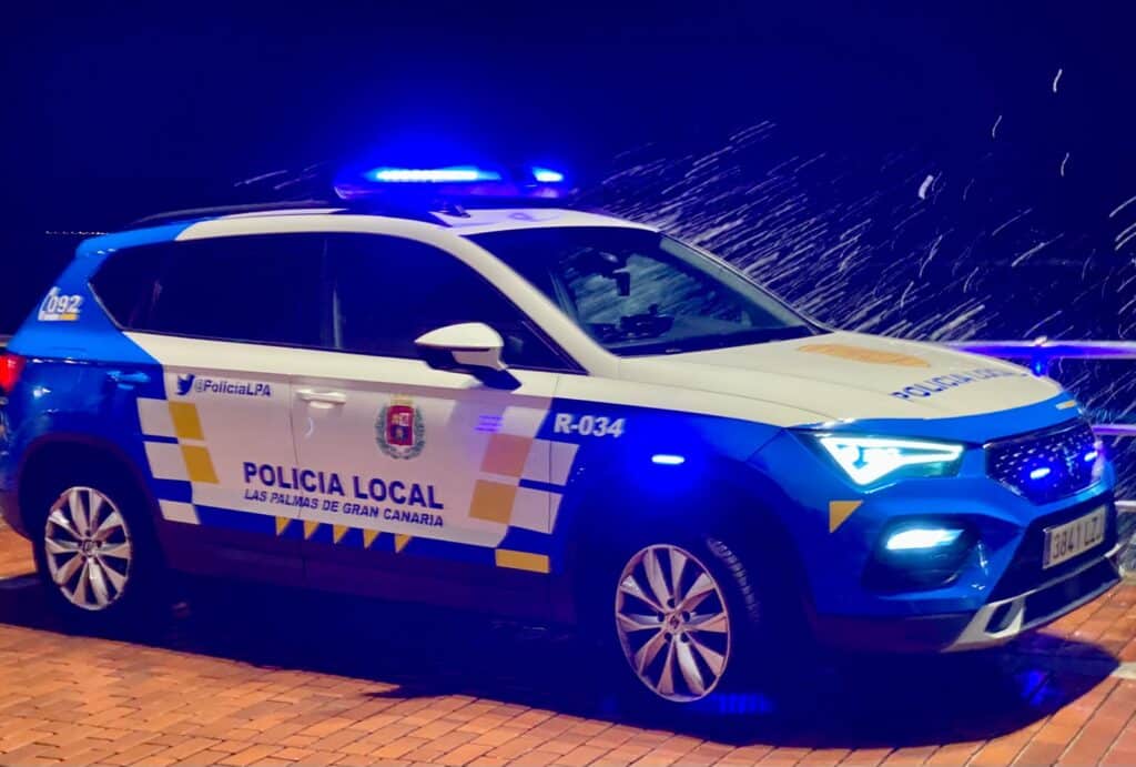 Ein offizieller Streifenwagen der Policía Local von Las Palmas de Gran Canaria
